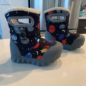 Bogs B-Moc Winter Boots infant toddler size 4 Space Print